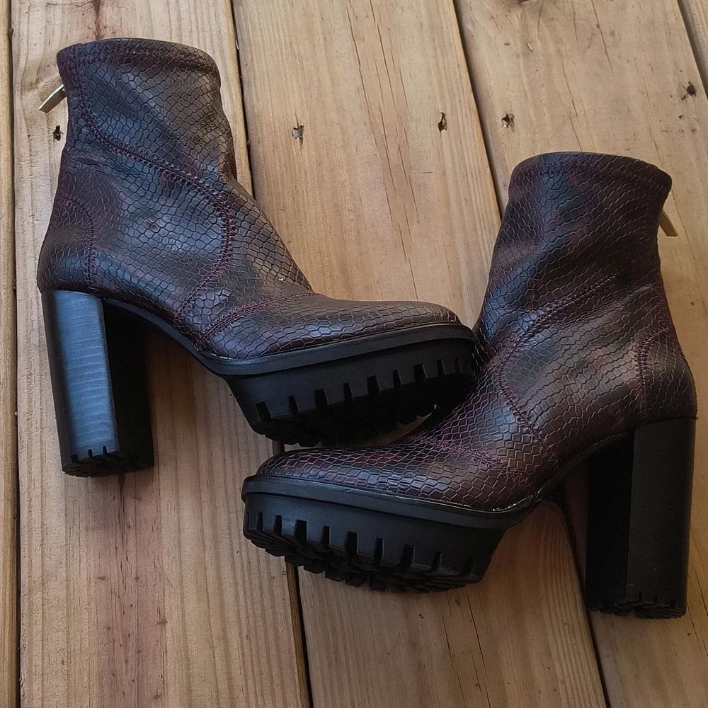 Vince Camuto Erettie - Picture 3 of 8